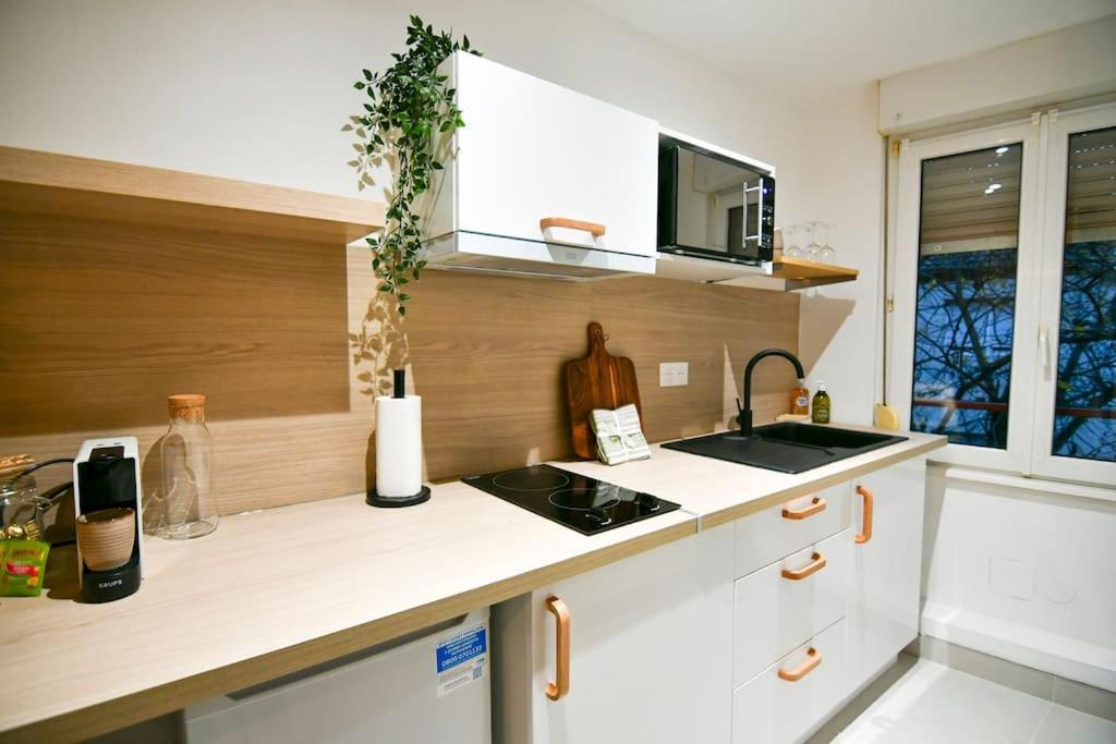 Le Petit Bali Apartment ซิลิสตาต์ ภายนอก รูปภาพ